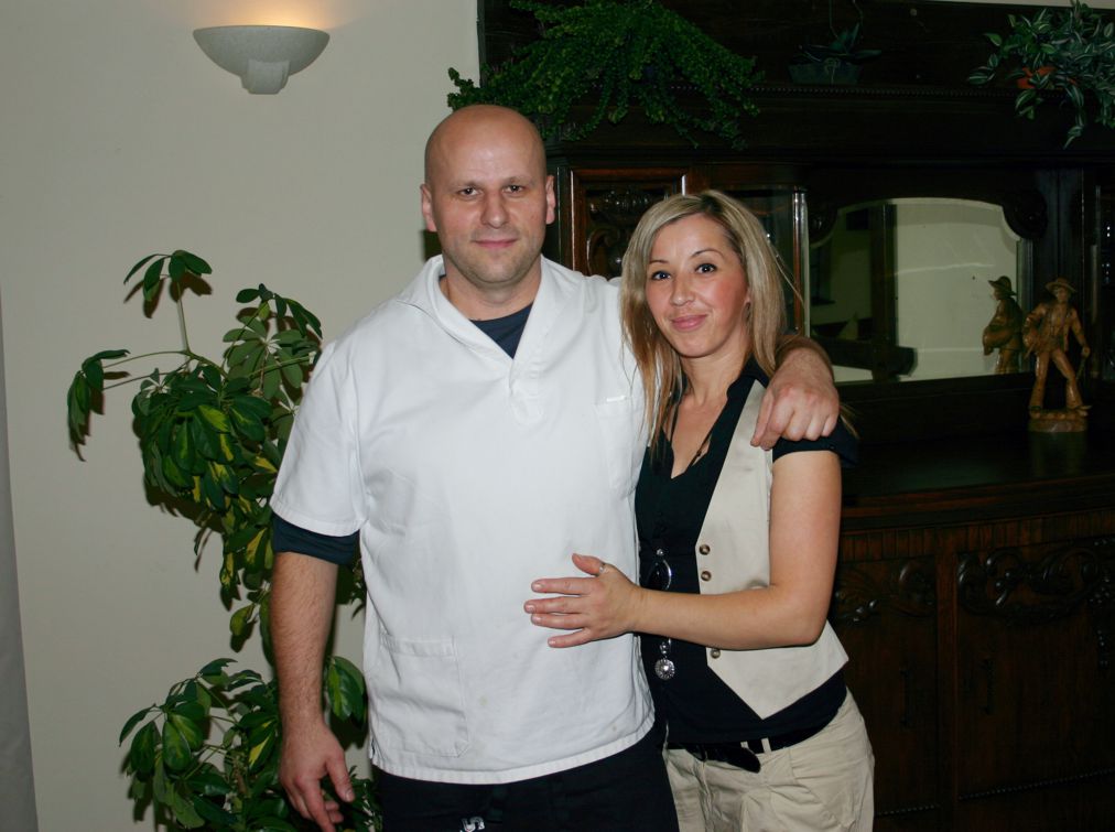 Jasmin Nanic und seine Frau bei der Restaurant-Eröffnung