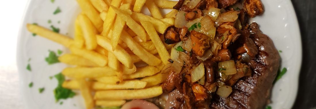 Argentinisches Rumpsteak mit Pfifferlingen und Beilagen